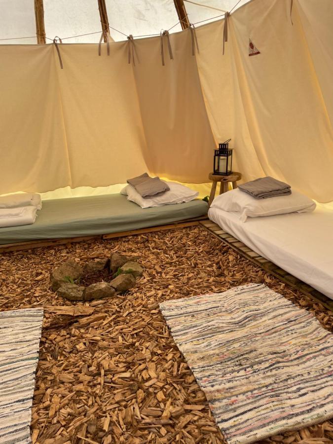 Terra-Tipike, Tipi A La Ferme Entre Terre Et Mer Trebry ภายนอก รูปภาพ
