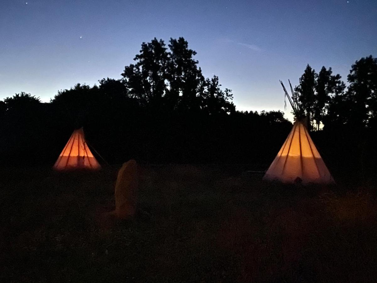 Terra-Tipike, Tipi A La Ferme Entre Terre Et Mer Trebry ภายนอก รูปภาพ