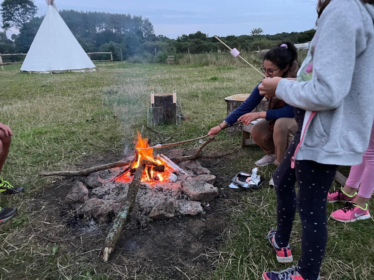 Terra-Tipike, Tipi A La Ferme Entre Terre Et Mer Trebry ภายนอก รูปภาพ