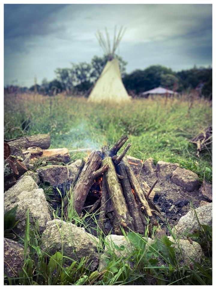 Terra-Tipike, Tipi A La Ferme Entre Terre Et Mer Trebry ภายนอก รูปภาพ